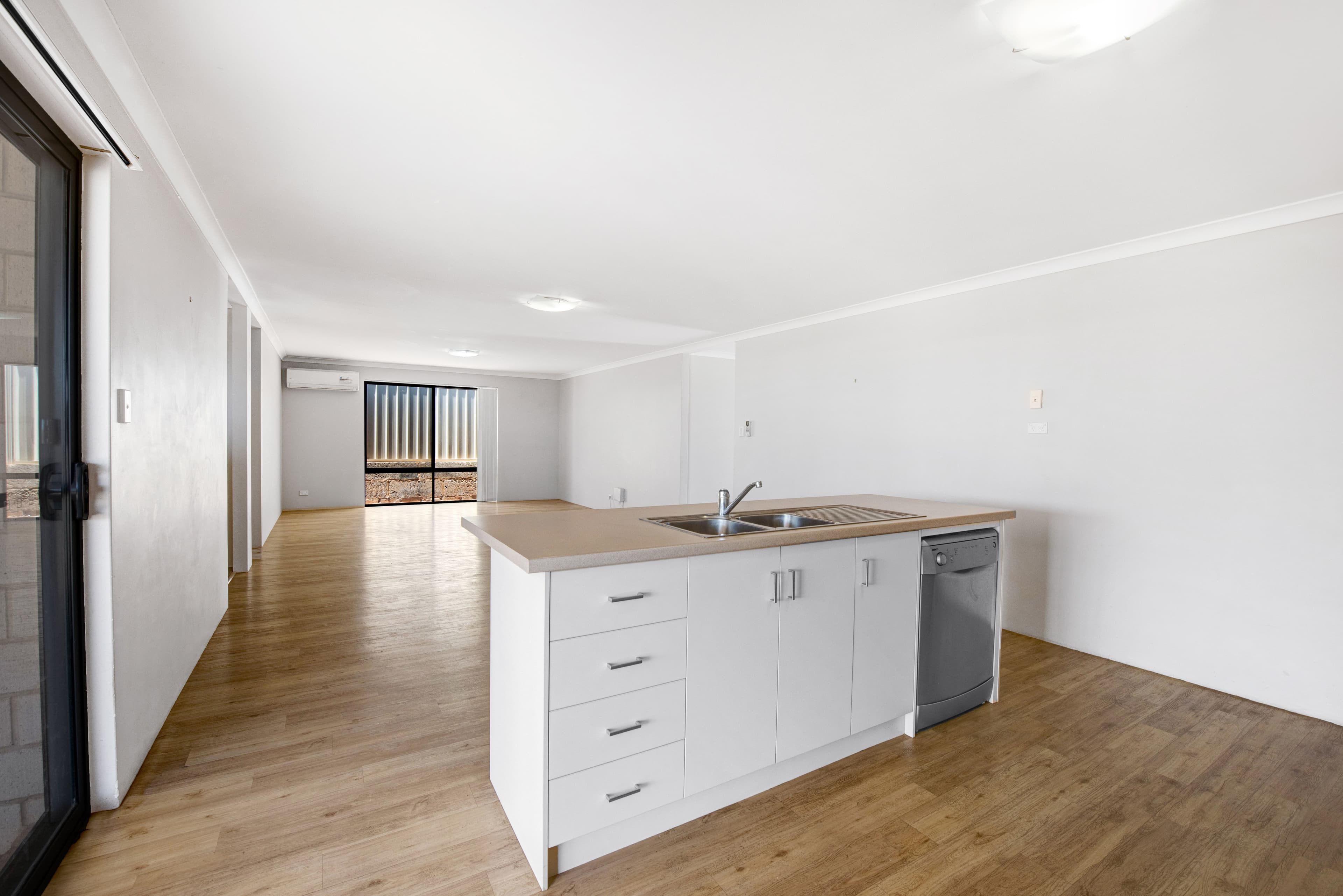 4 Wildwave Bend, Wandina WA 6530, Wandina - Thumbnail 7