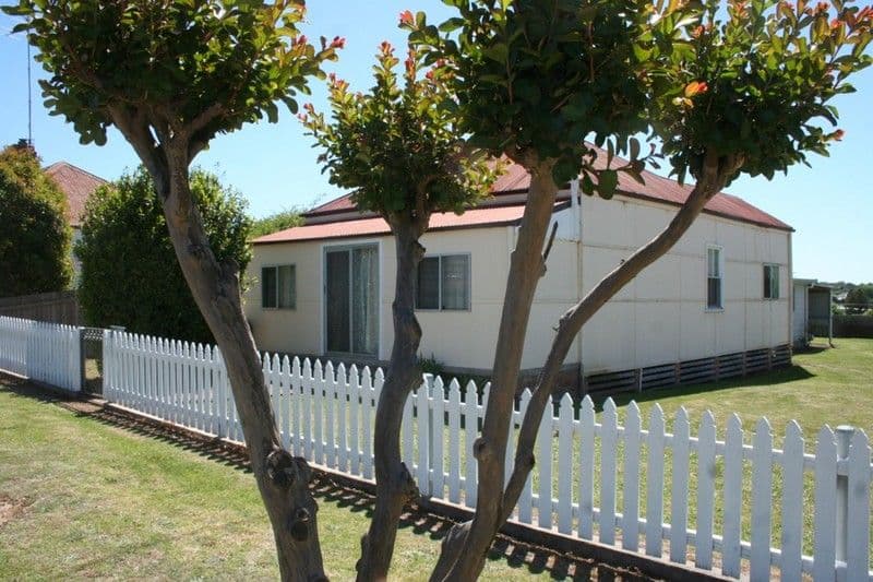 87 Pelham Street, TENTERFIELD NSW 2372, Tenterfield - Image 1