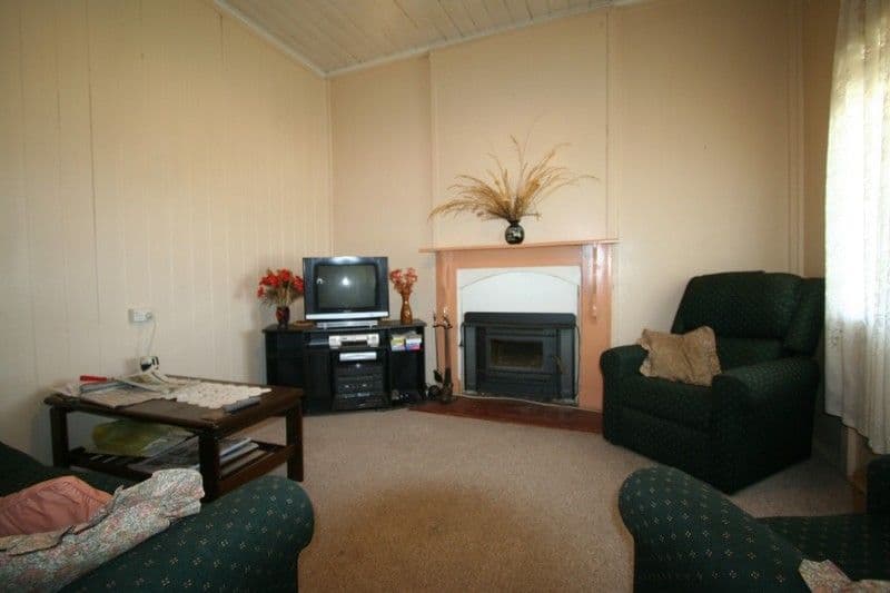 87 Pelham Street, TENTERFIELD NSW 2372, Tenterfield - Thumbnail 3