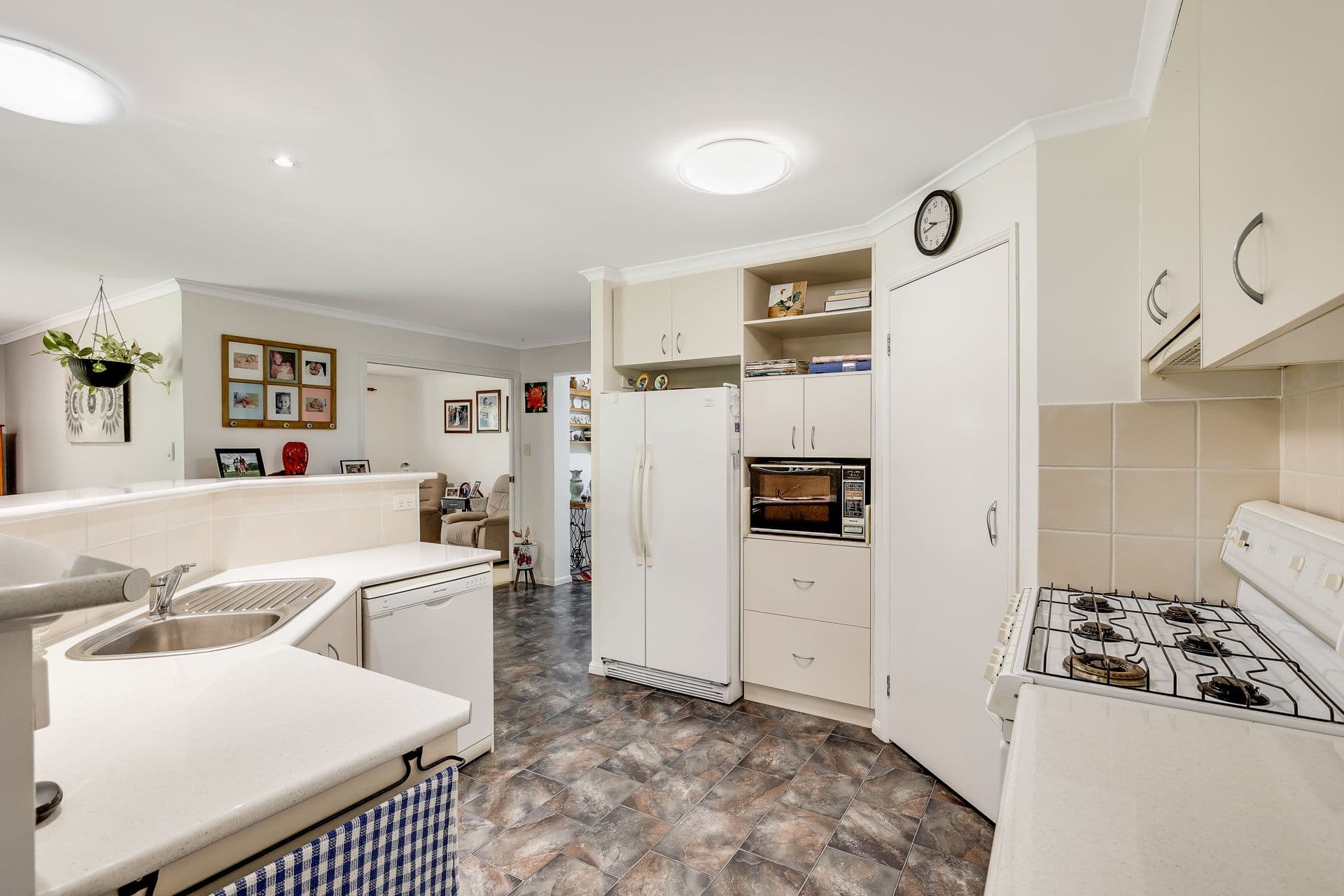 12 Fairview Crescent, Highfields QLD 4352, Highfields - Thumbnail 4