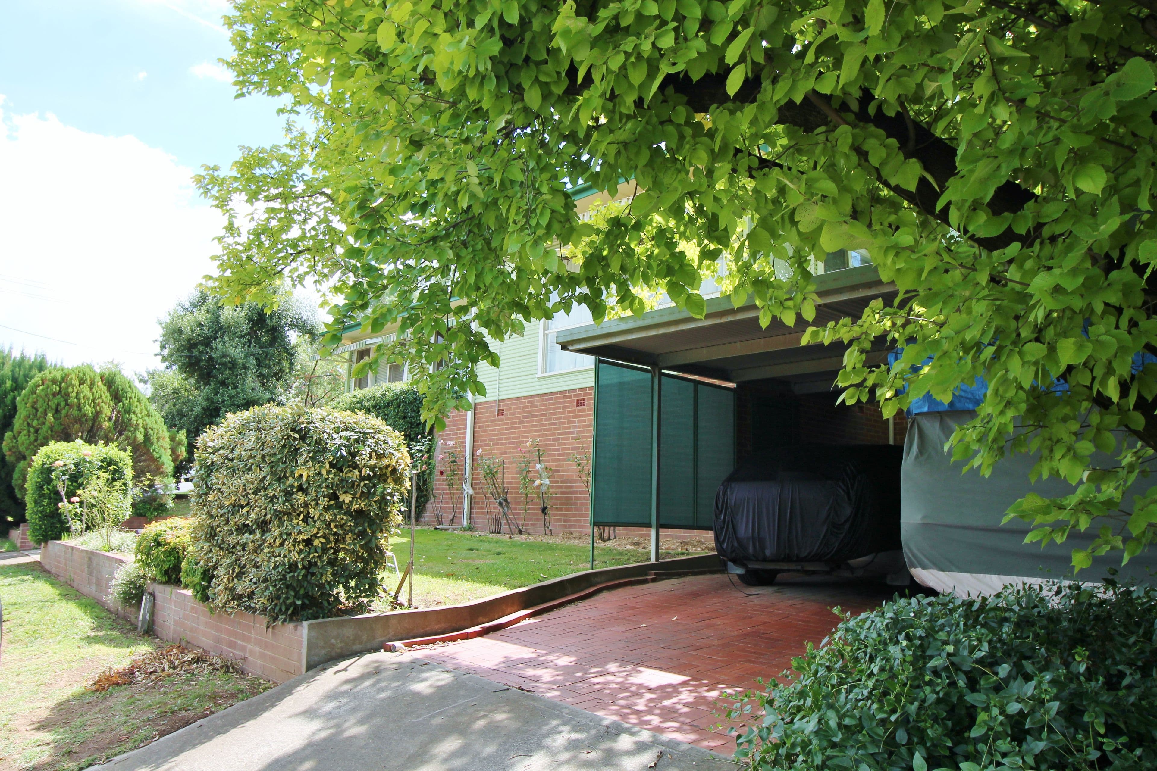 21 Whiteman Avenue, Young NSW 2594, Young - Thumbnail 2