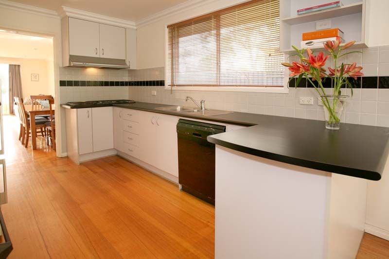 9 Ilora Court, GLEN WAVERLEY VIC 3150, Glen Waverley - Thumbnail 2