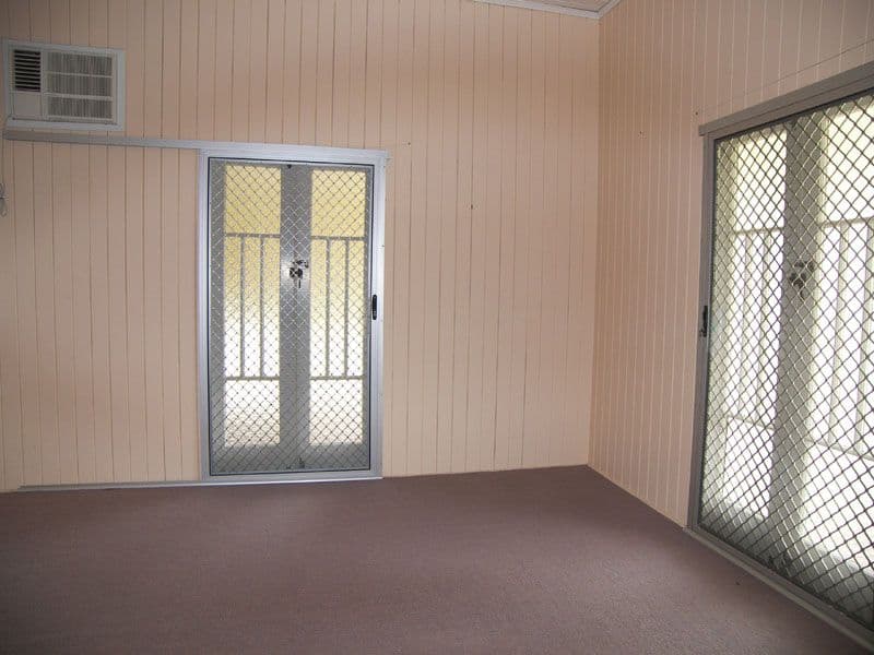 16 Anna Street, BEAUDESERT QLD 4285, Beaudesert - Thumbnail 4
