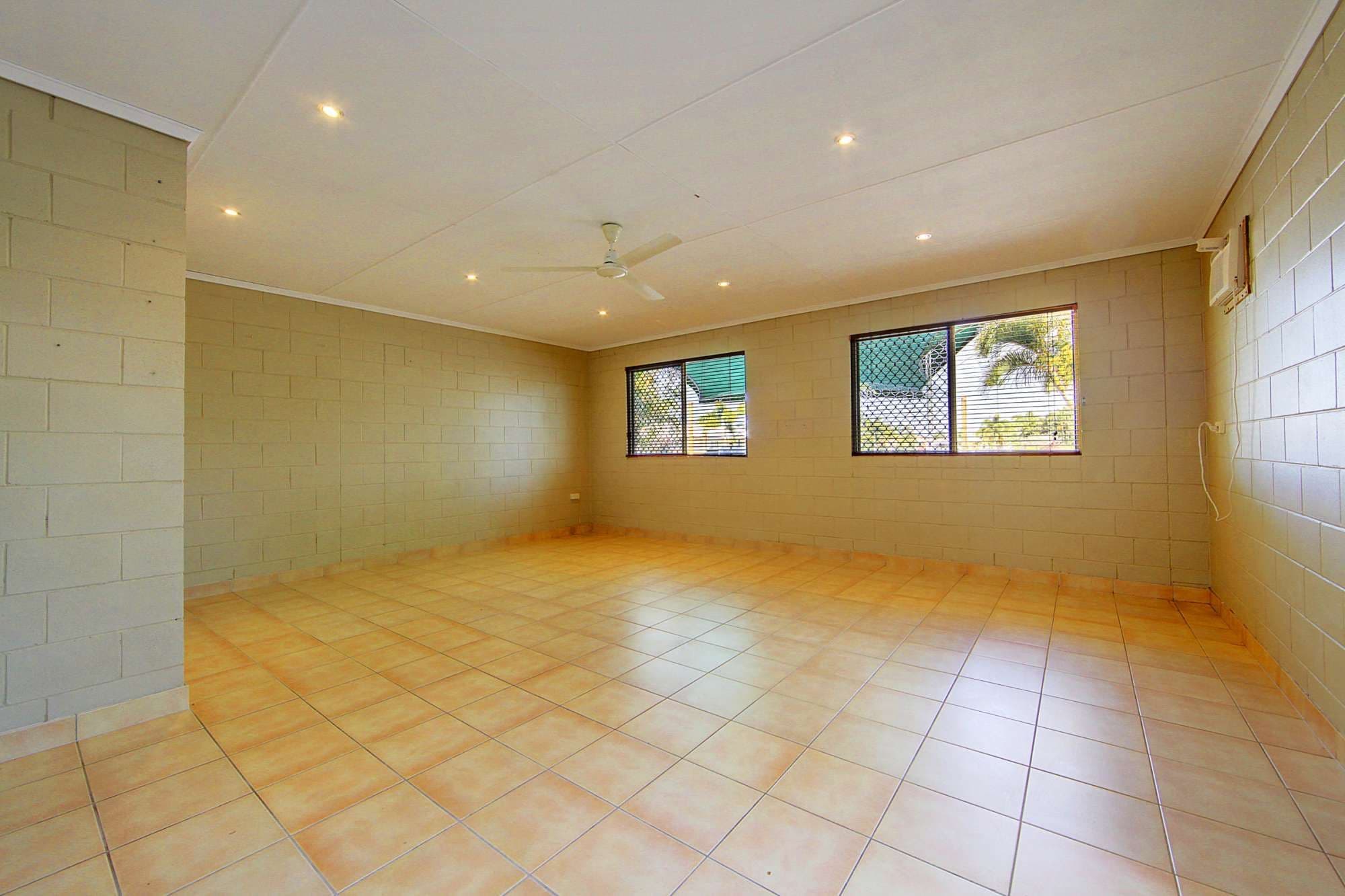 7 Barnaby Court, BURDELL QLD 4818, Burdell - Thumbnail 2