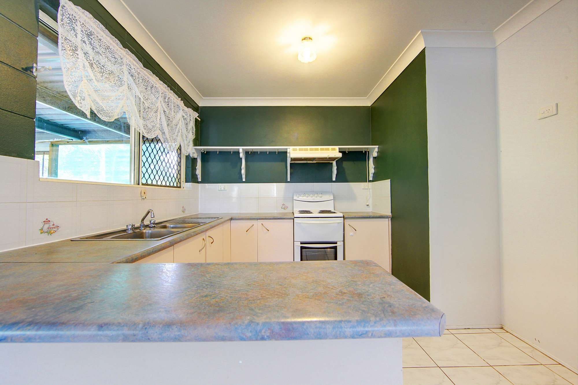 7 Barnaby Court, BURDELL QLD 4818, Burdell - Thumbnail 3