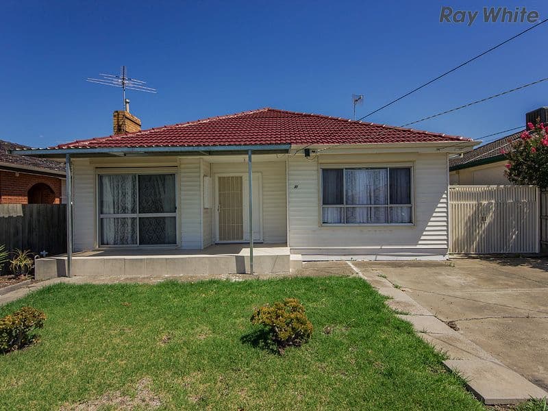 31 Manfred Avenue, St Albans VIC 3021, St Albans - Image 1