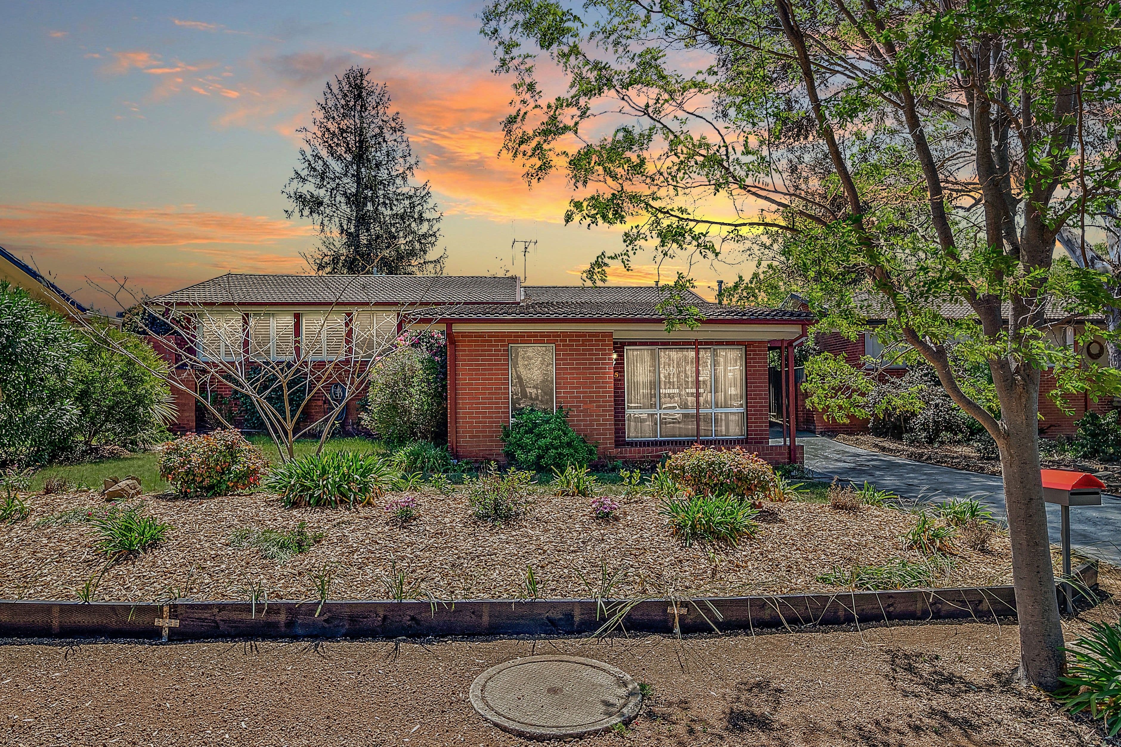 35 Newbery Crescent, Page ACT 2614, Page - Image 1