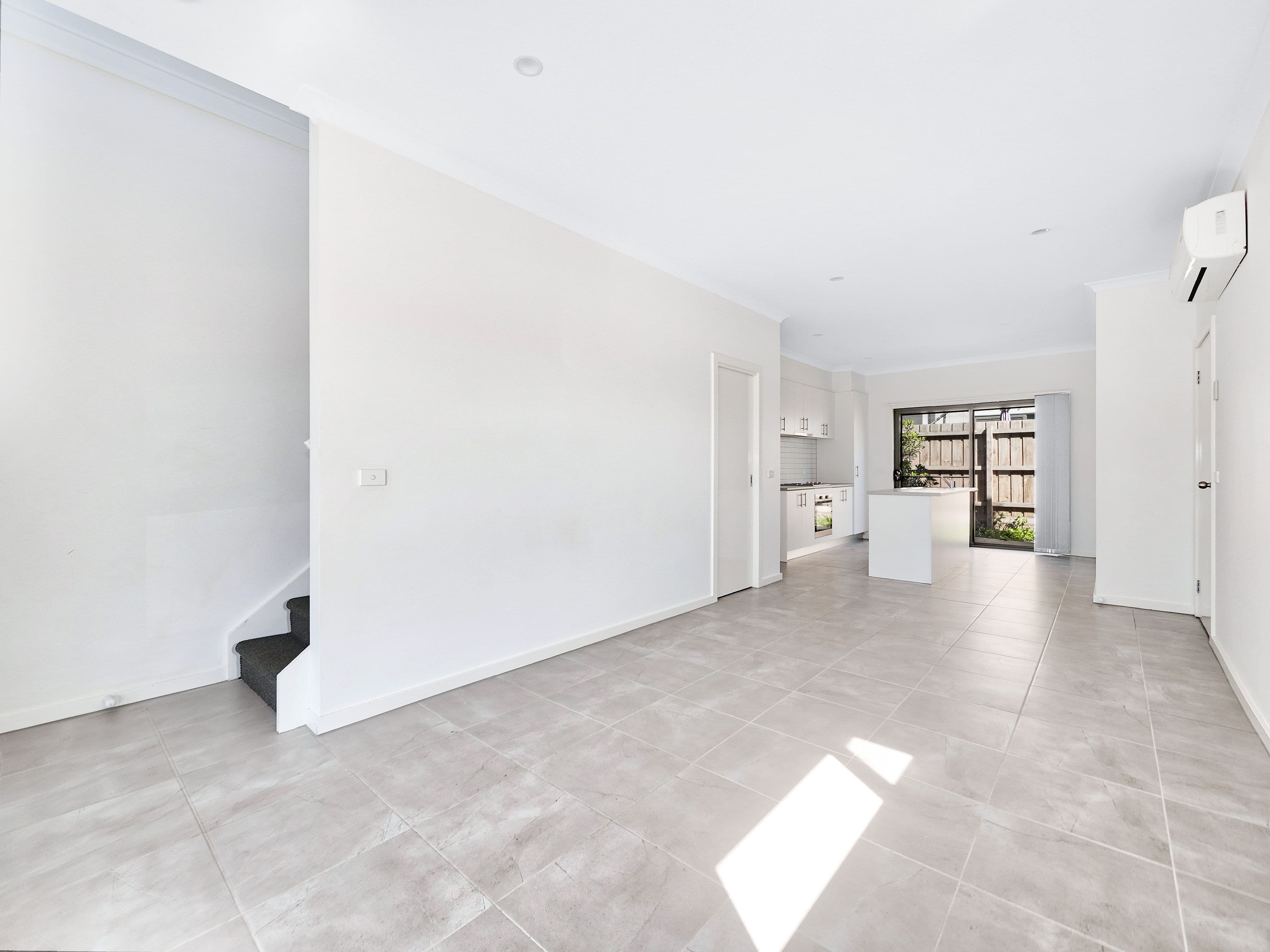 24 Grandvista Crescent, Cranbourne West VIC 3977, Cranbourne West - Thumbnail 2