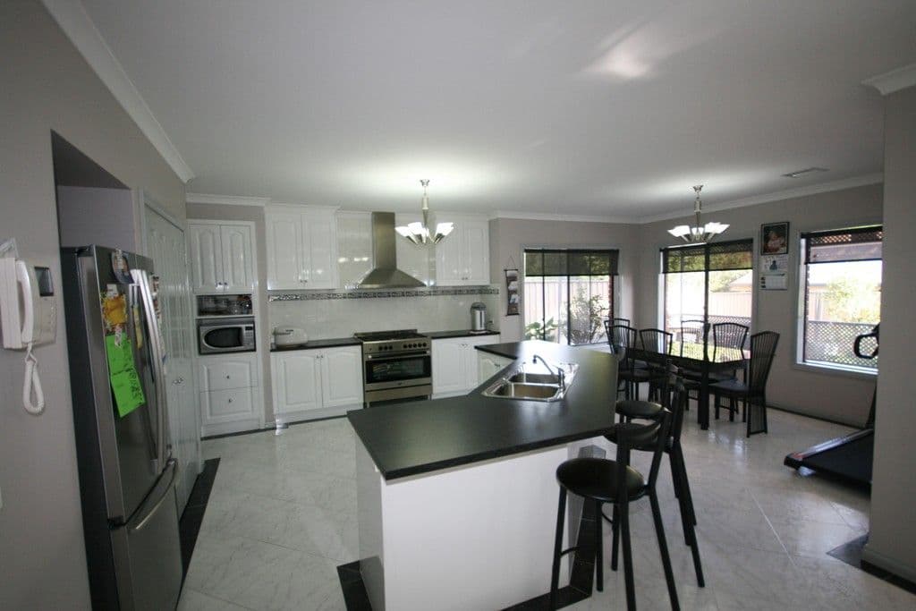 28 Woodburn Avenue, CAIRNLEA VIC 3023, Cairnlea - Thumbnail 4