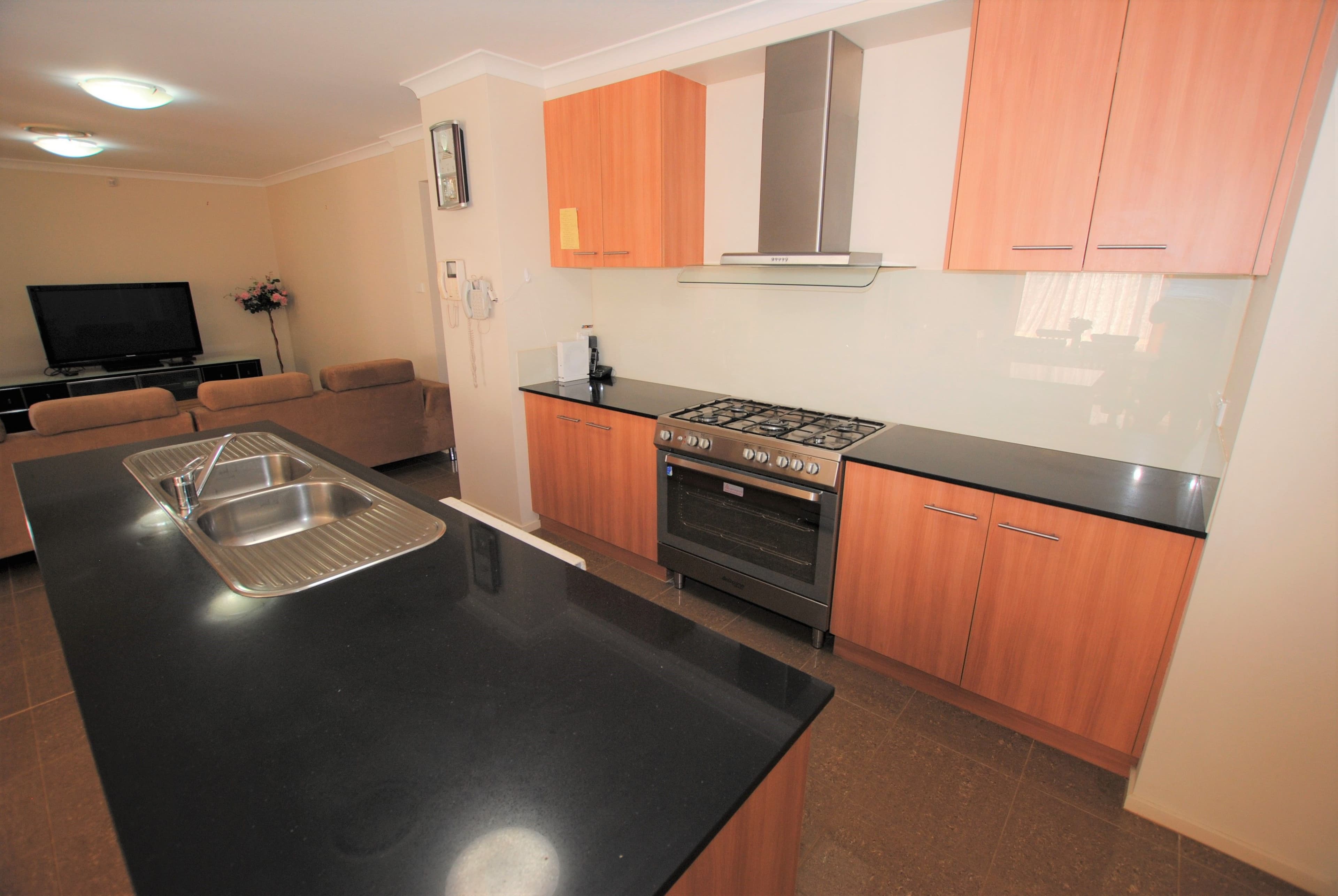 79 Clifton Boulevard, Griffith - Thumbnail 4
