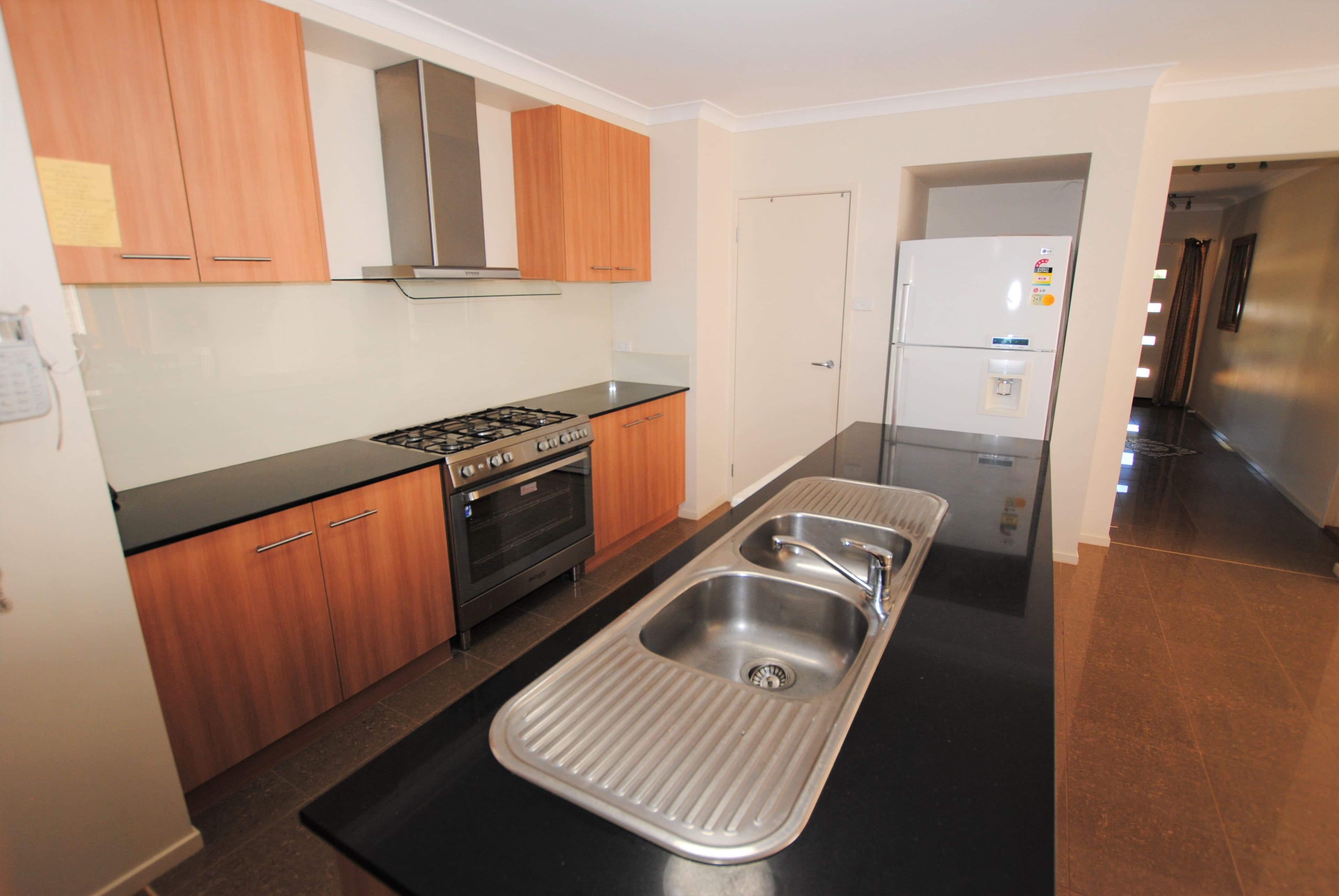 79 Clifton Boulevard, Griffith - Thumbnail 5