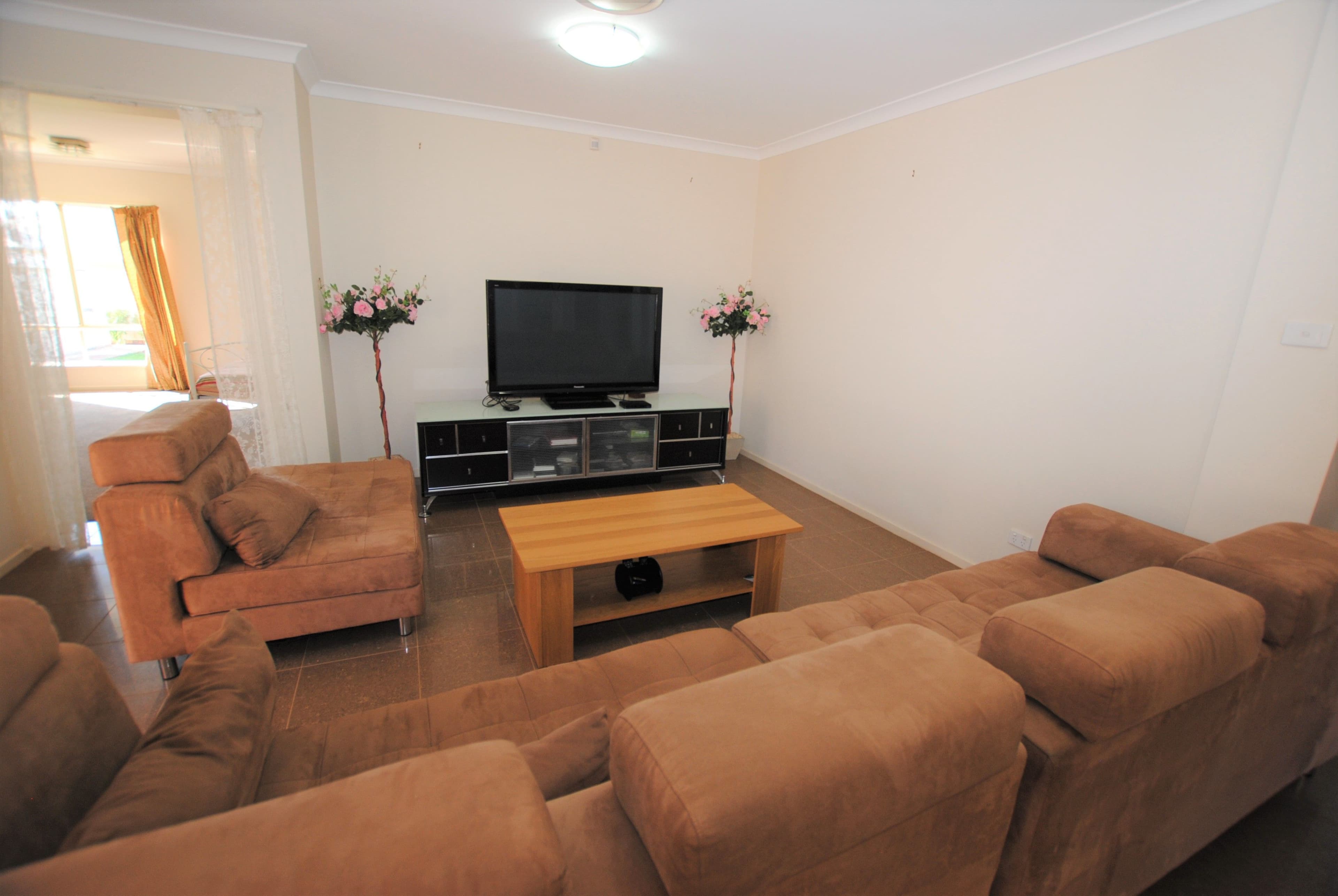 79 Clifton Boulevard, Griffith - Thumbnail 6