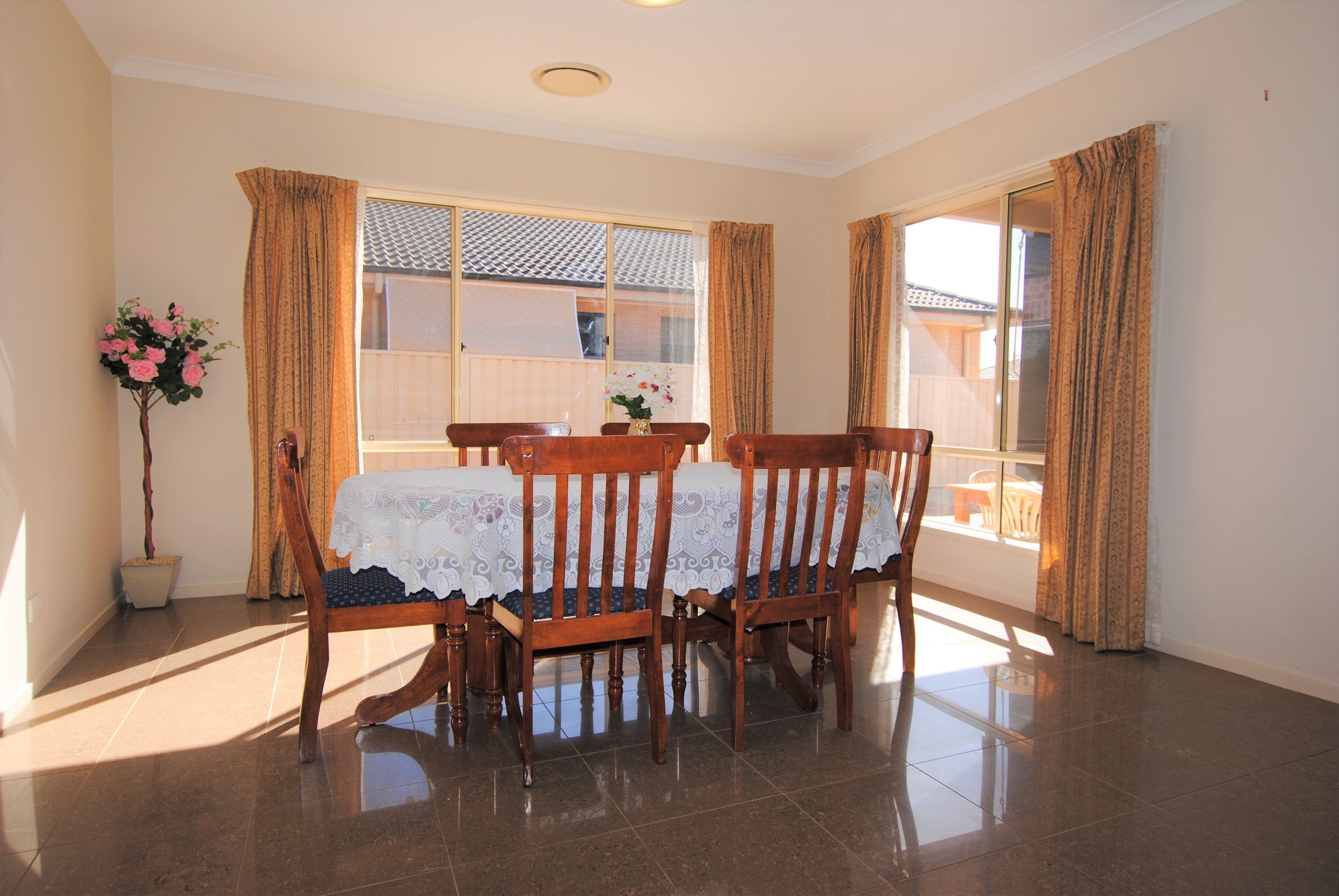 79 Clifton Boulevard, Griffith - Thumbnail 7