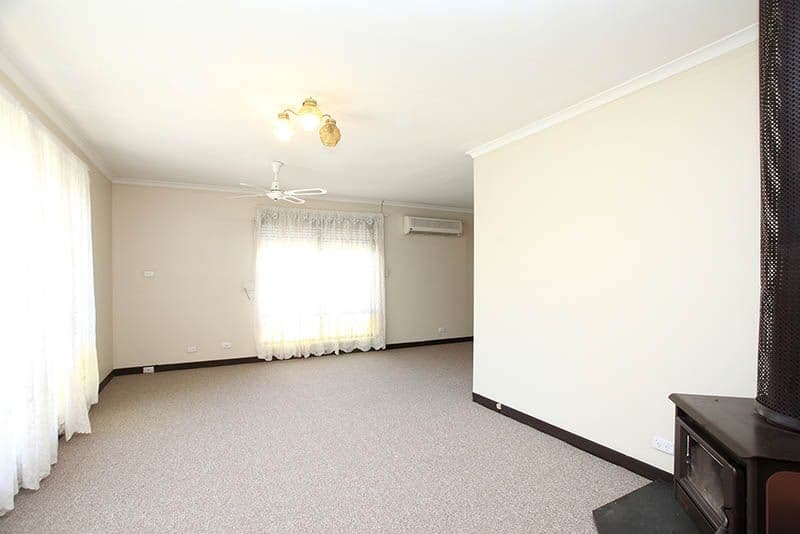 24 Guilford Street, CLARE SA 5453, Clare - Thumbnail 3