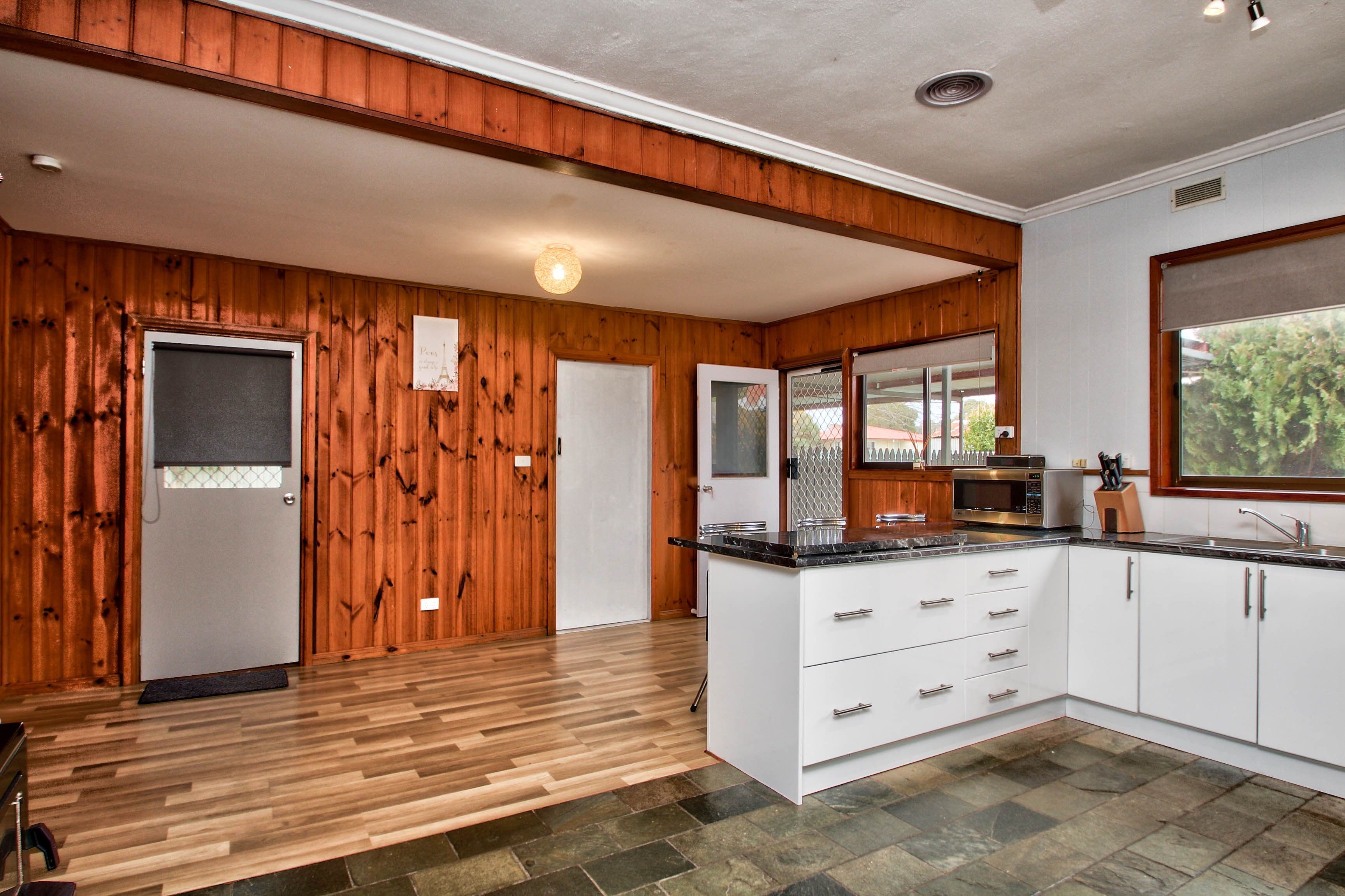 15 Lisfarron Avenue, Cobram VIC 3644, Cobram - Thumbnail 5