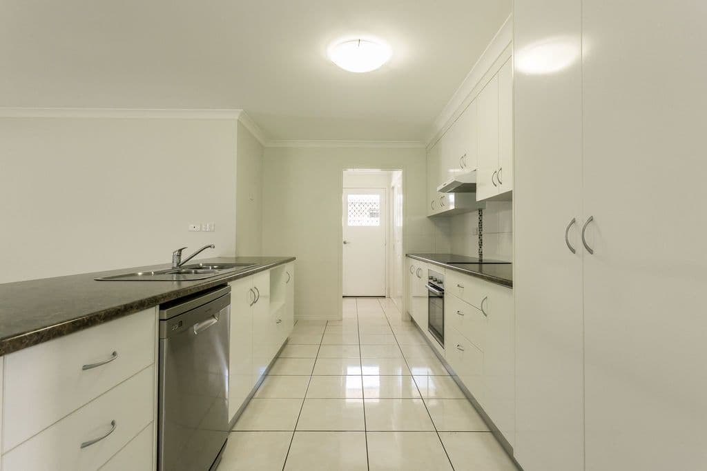 7 Berthun Street, Emerald QLD 4720, Emerald - Thumbnail 3