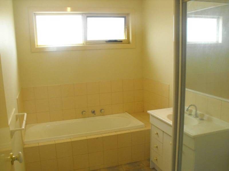12 Zurzolo Terrace, EPPING VIC 3076, Epping - Thumbnail 4