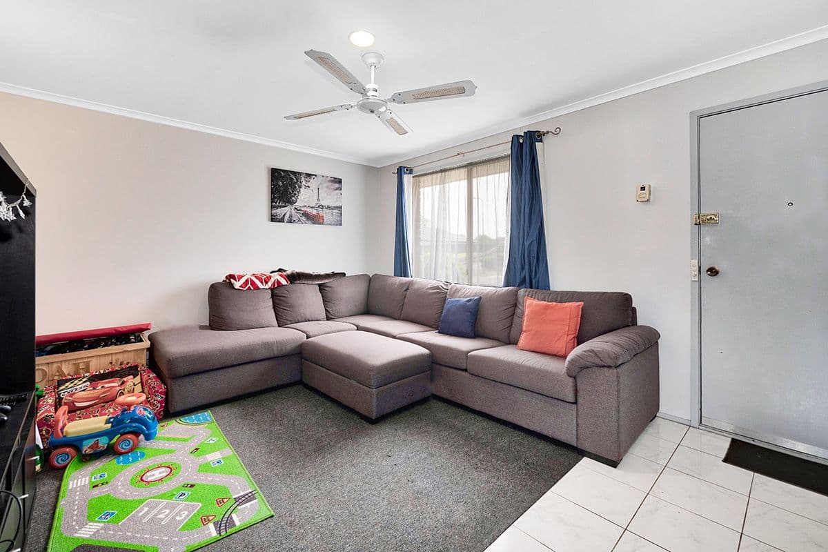 2 Glenleigh Court, Cranbourne North VIC 3977, Cranbourne North - Thumbnail 2