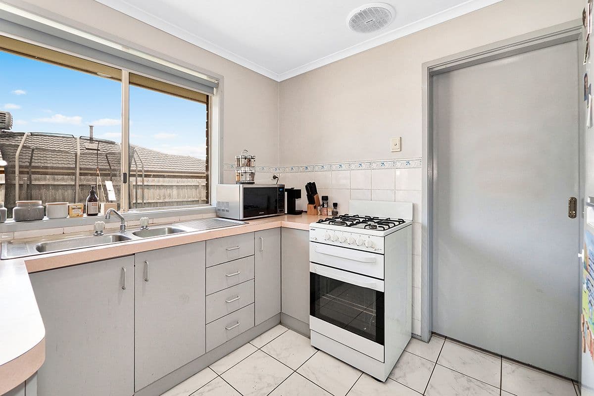 2 Glenleigh Court, Cranbourne North VIC 3977, Cranbourne North - Thumbnail 5