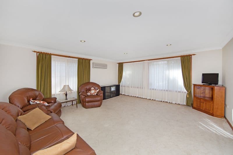 37 Sir Joseph Banks Drive, BATEAU BAY NSW 2261, Bateau Bay - Thumbnail 2