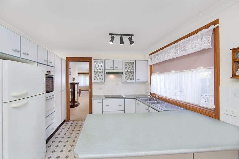 37 Sir Joseph Banks Drive, BATEAU BAY NSW 2261, Bateau Bay - Thumbnail 3