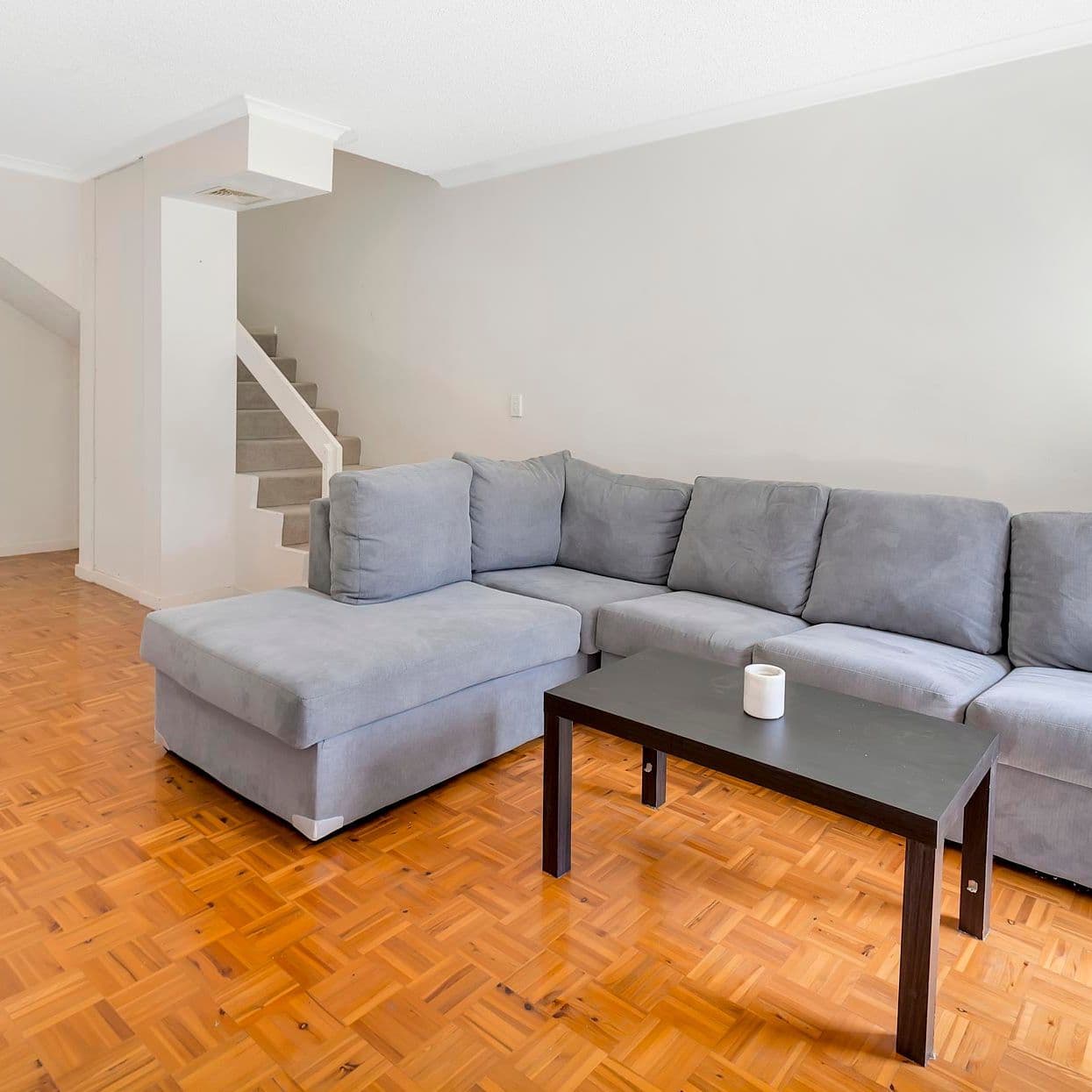 10 Camille Court, Spring Grove - Thumbnail 2