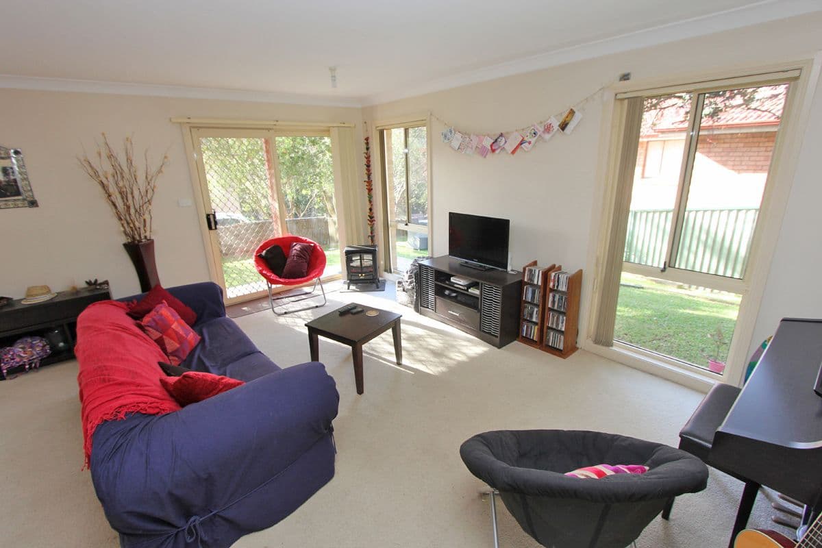 4 Madison Place, BERKELEY VALE NSW 2261, Berkeley Vale - Thumbnail 2