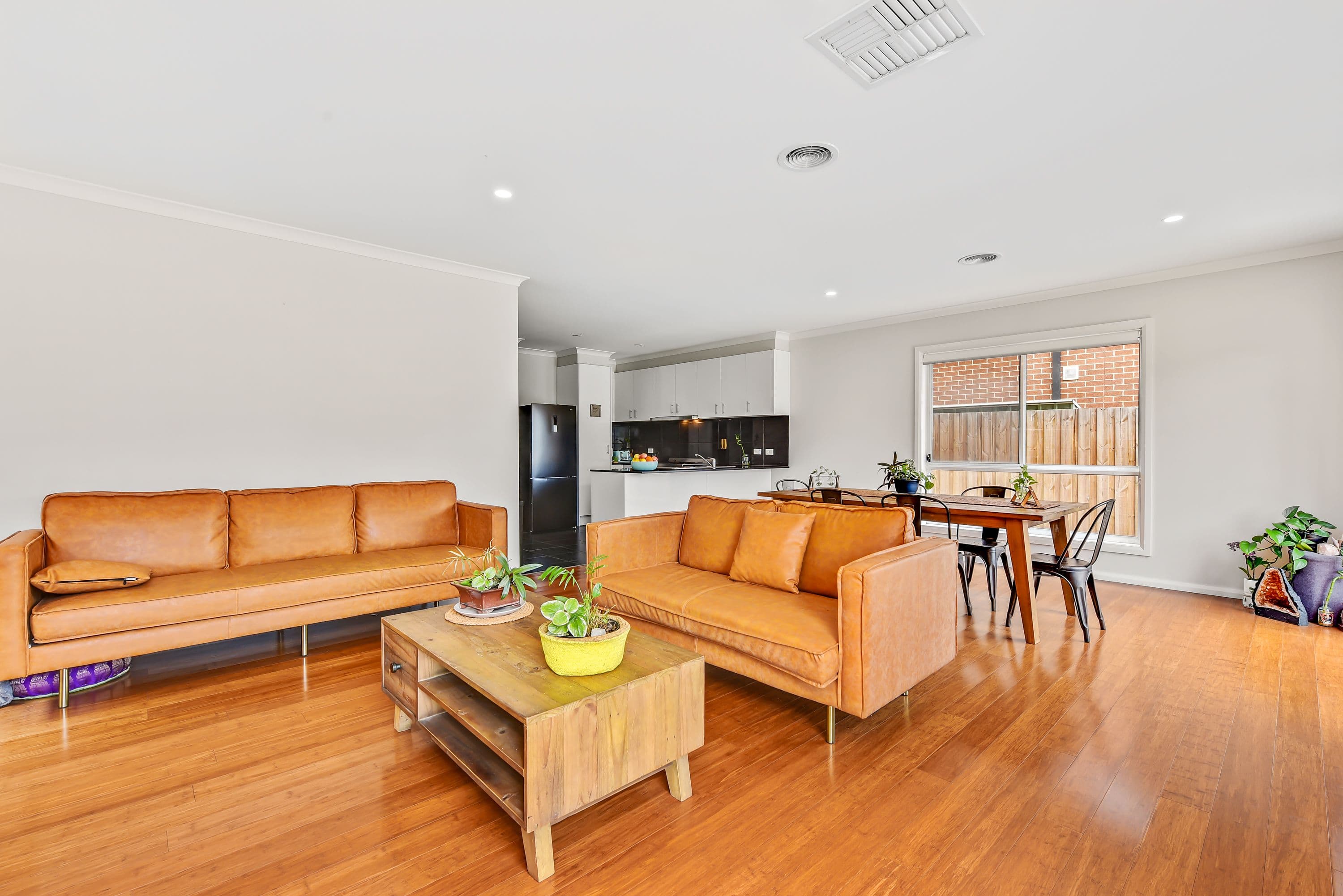 8 Pennsylvania Crescent, Point Cook VIC 3030, Point Cook - Thumbnail 2