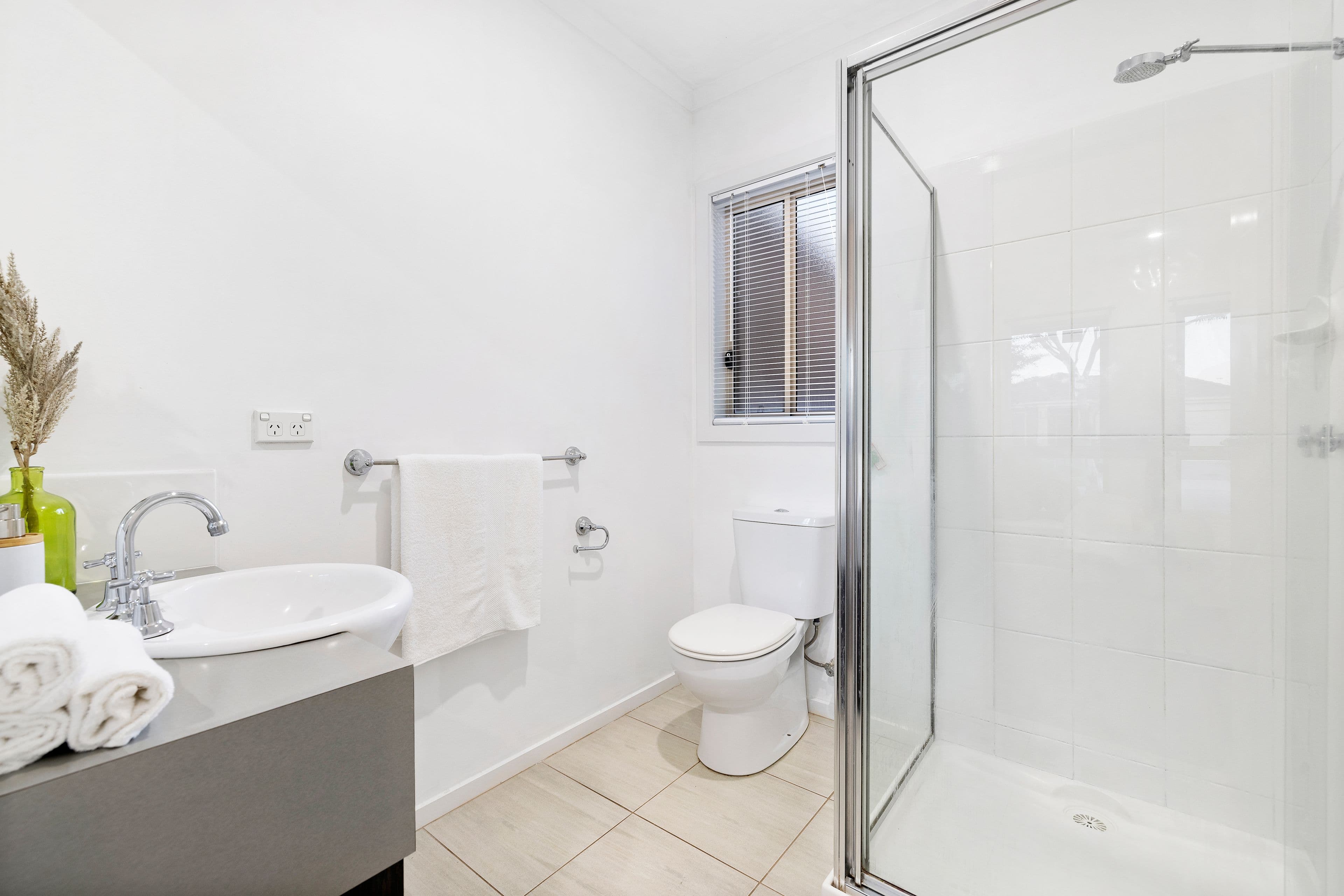 13 Melrose Street, Pakenham VIC 3810, Pakenham - Thumbnail 3