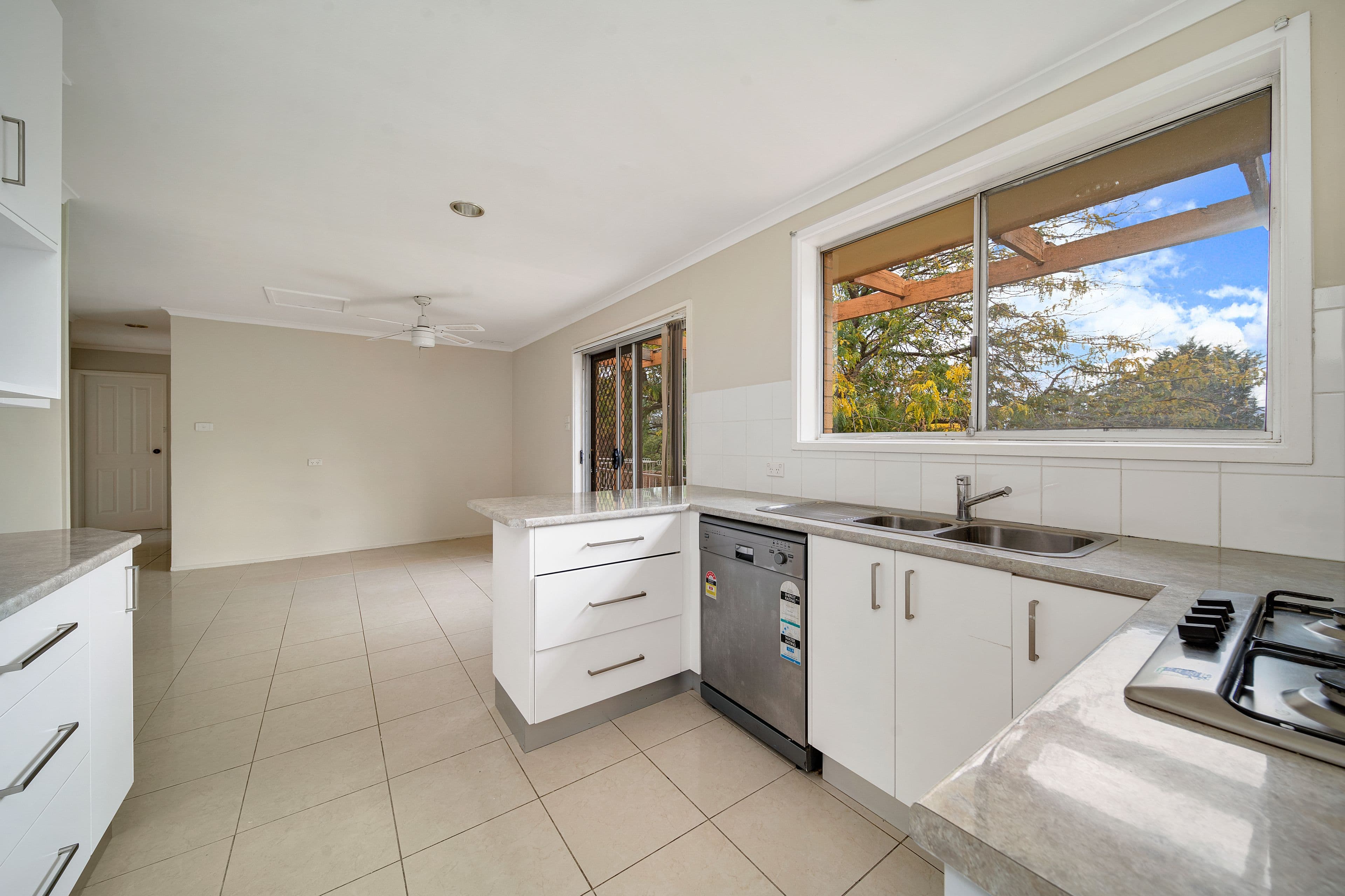 2 Lowe Court, Charnwood ACT 2615, Charnwood - Thumbnail 4