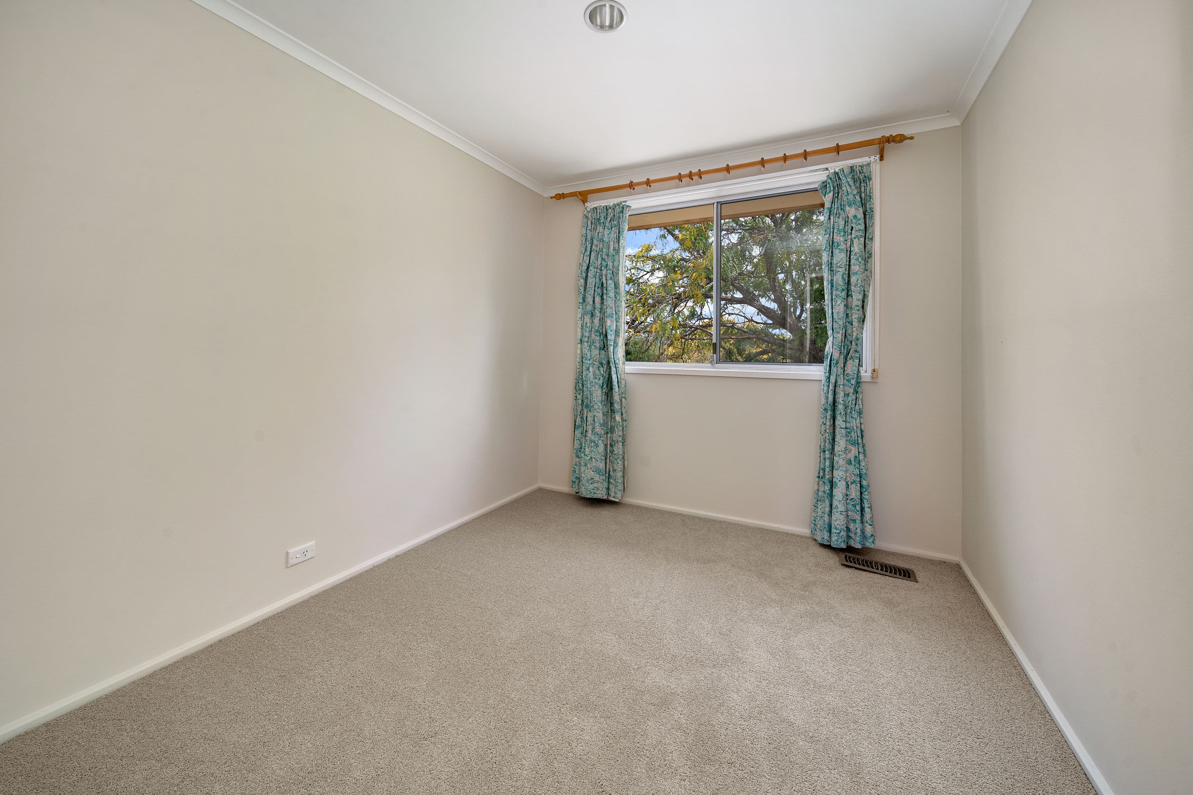 2 Lowe Court, Charnwood ACT 2615, Charnwood - Thumbnail 8