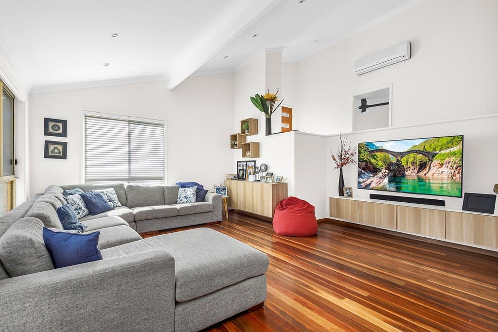 42 The Avenue, Mount Saint Thomas - Thumbnail 2