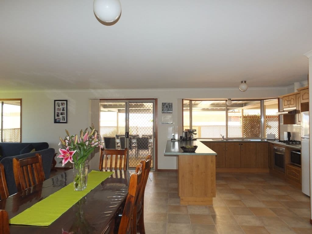 10 Clarke Street, Wallaroo SA 5556, Wallaroo - Thumbnail 3