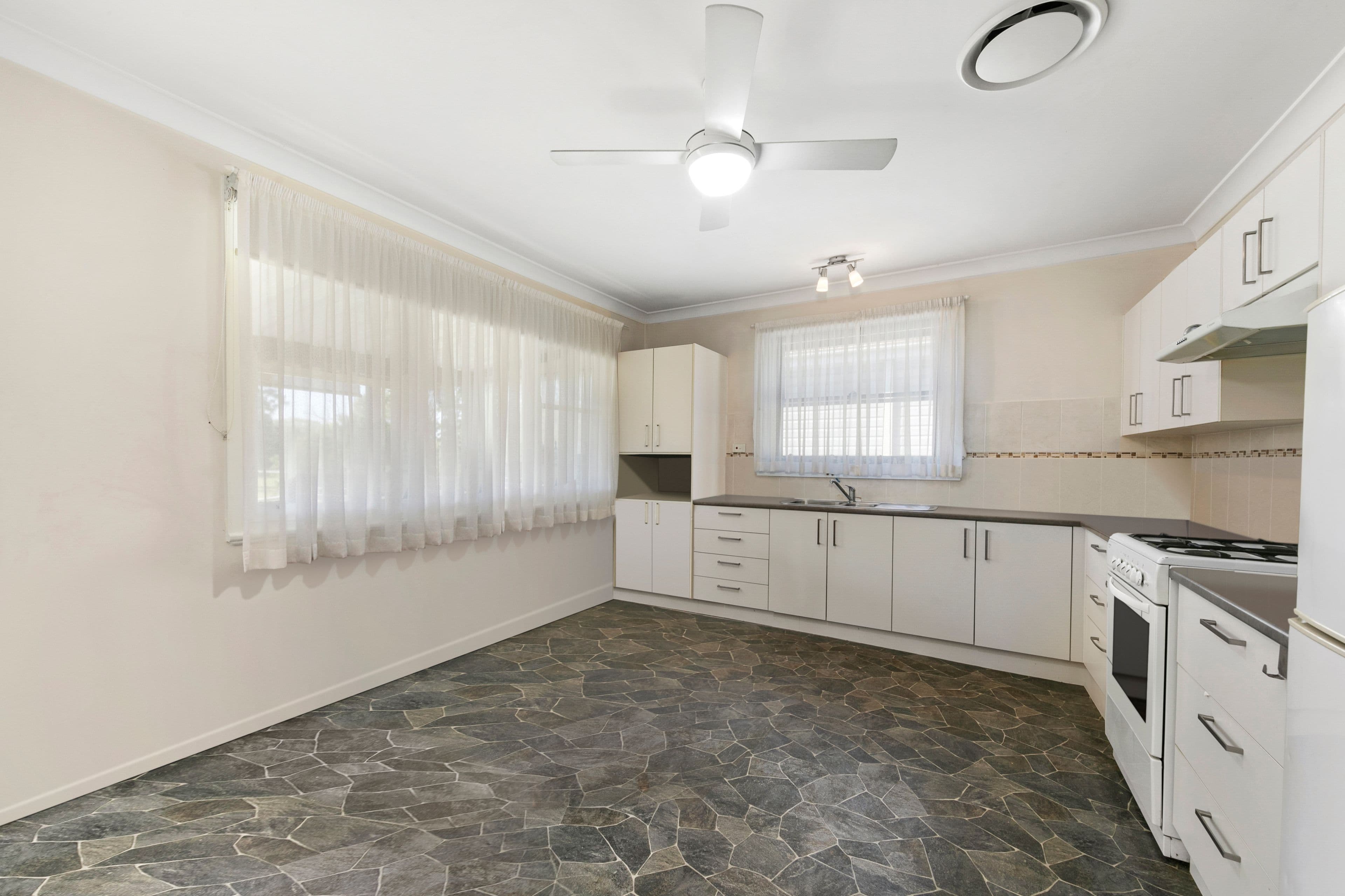 11 Lake Road, Wallsend NSW 2287, Wallsend - Thumbnail 3