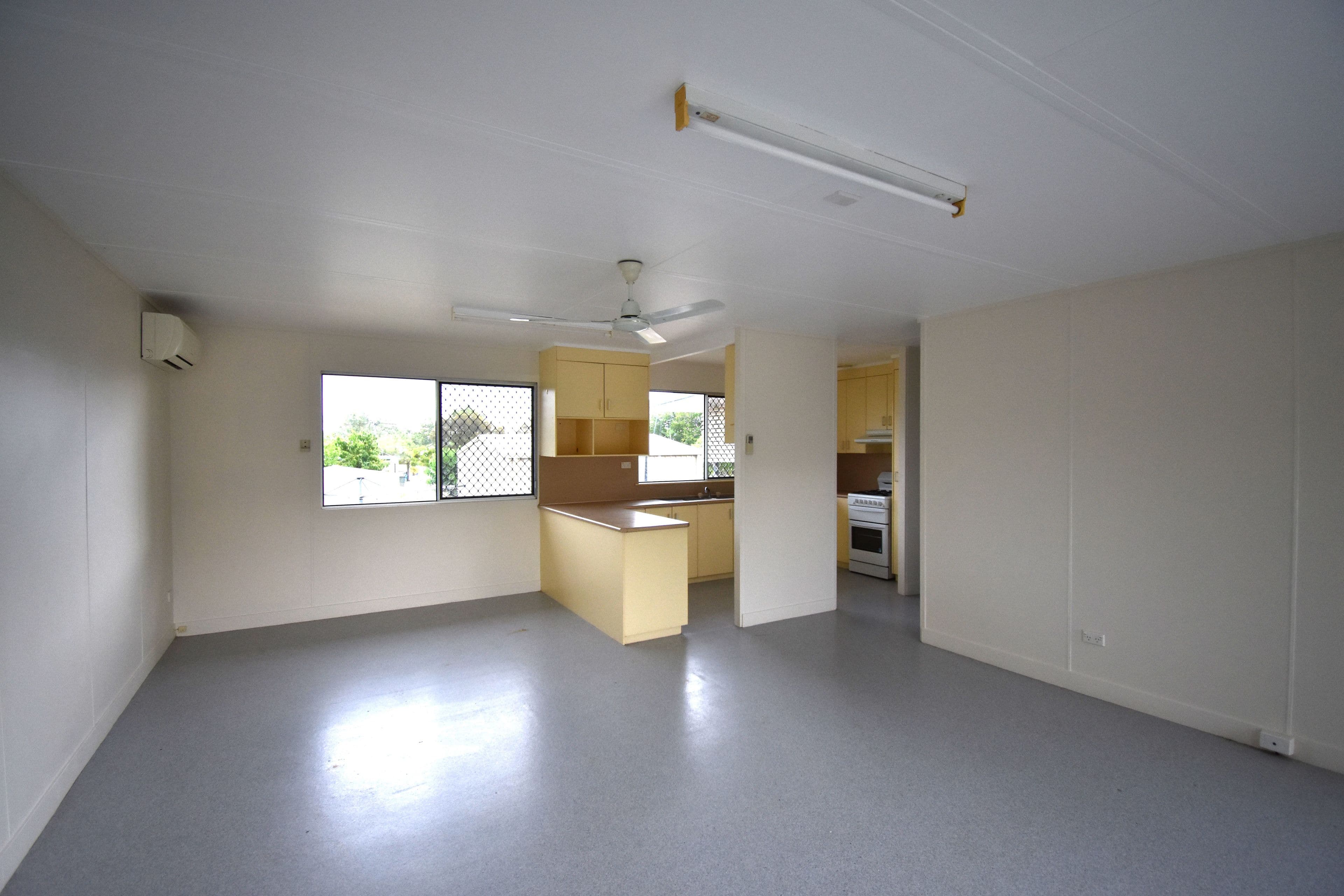 28 Poplar Street, Barcaldine QLD 4725, Barcaldine - Thumbnail 2