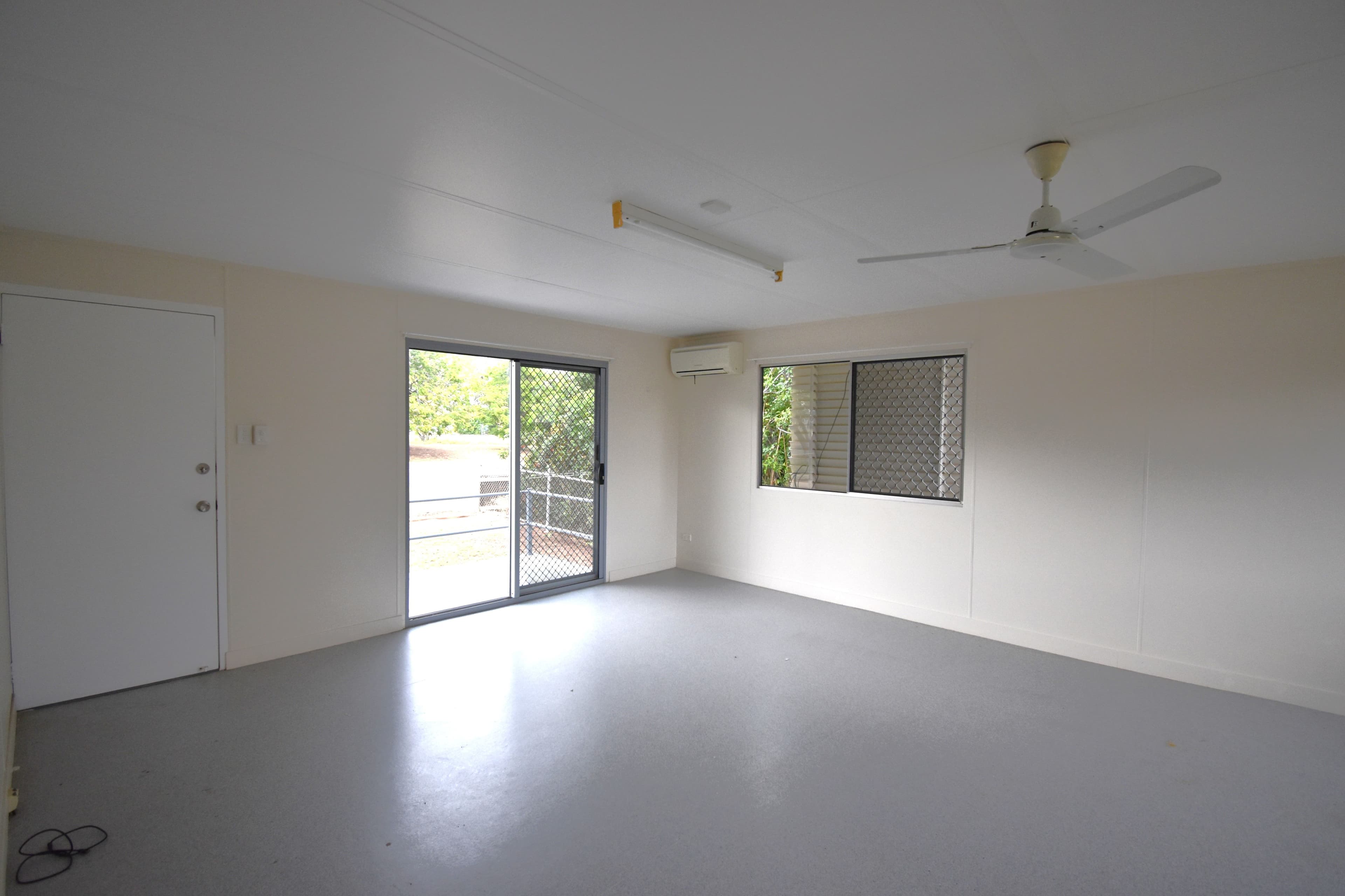 28 Poplar Street, Barcaldine QLD 4725, Barcaldine - Thumbnail 3