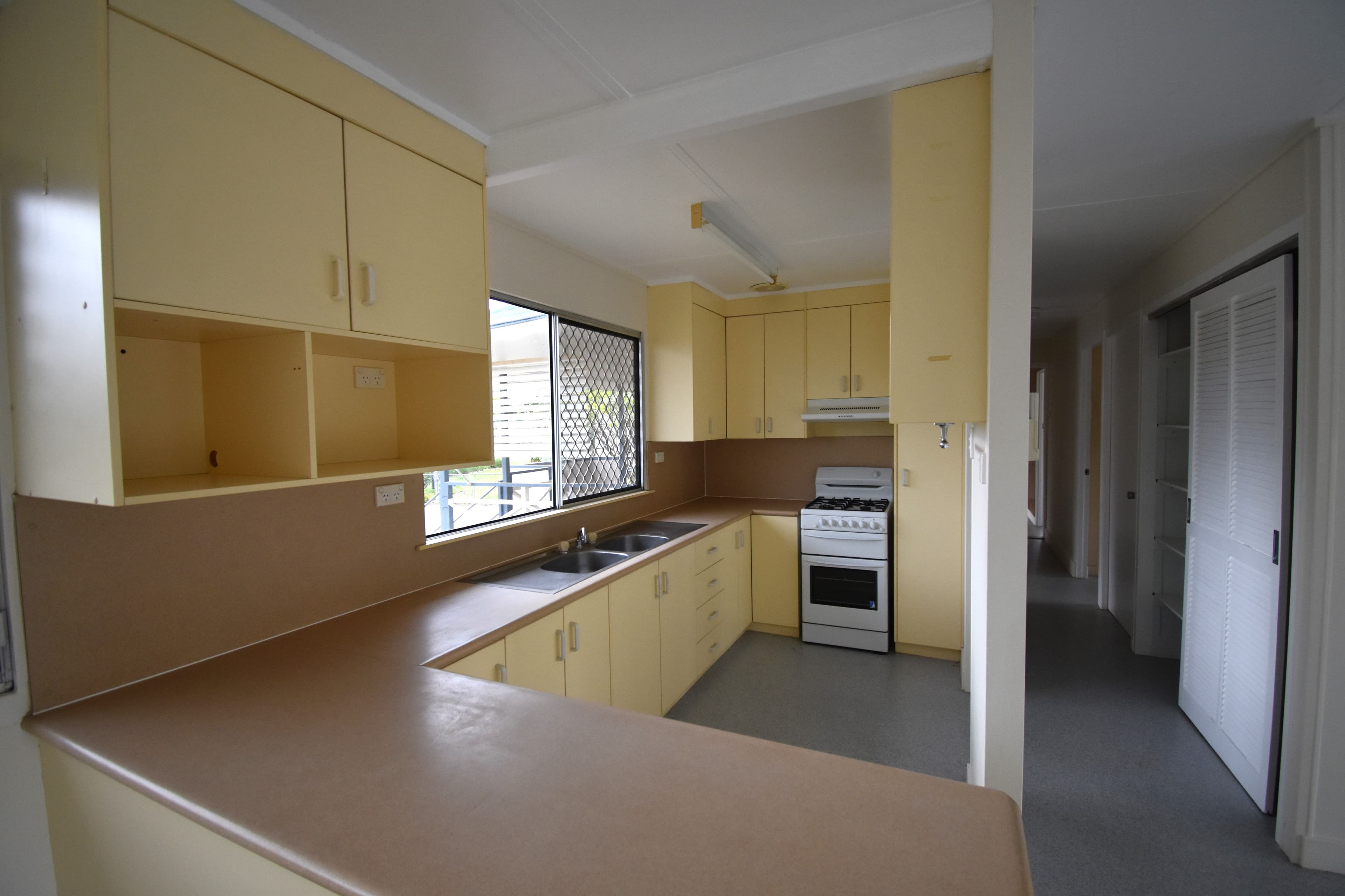 28 Poplar Street, Barcaldine QLD 4725, Barcaldine - Thumbnail 4