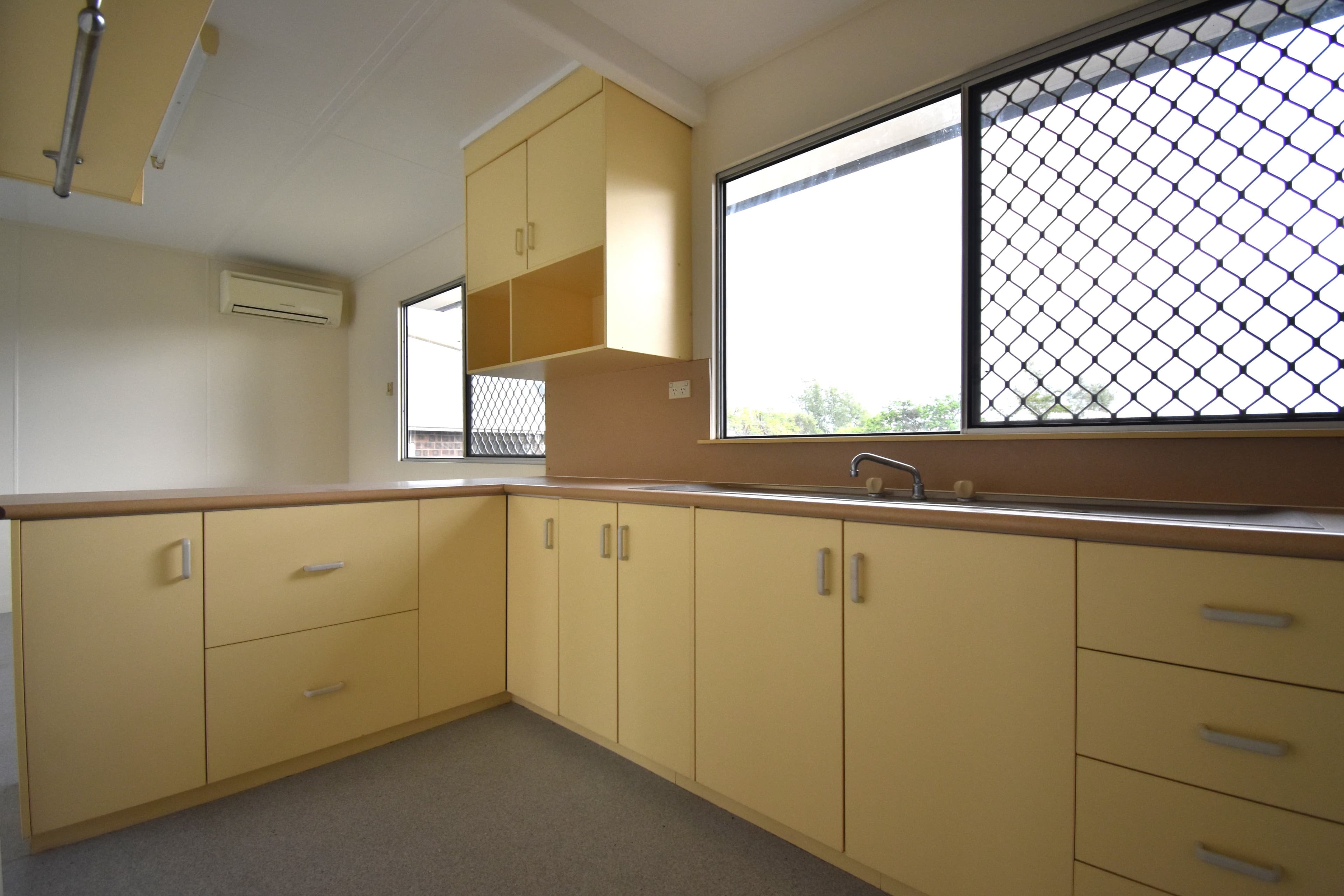 28 Poplar Street, Barcaldine QLD 4725, Barcaldine - Thumbnail 5