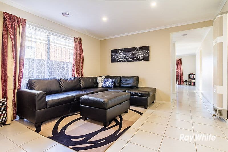 19 Charlotte Place, Cranbourne West VIC 3977, Cranbourne West - Thumbnail 2
