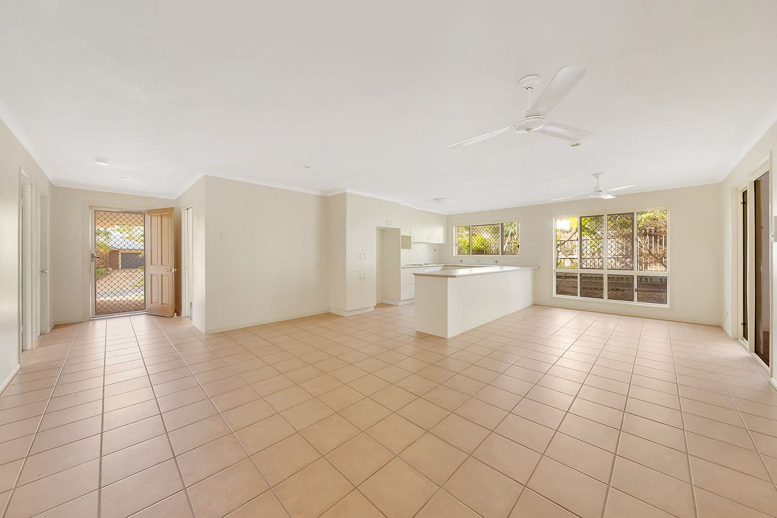 4 Maraboon Court, Clinton QLD 4680, Clinton - Thumbnail 2