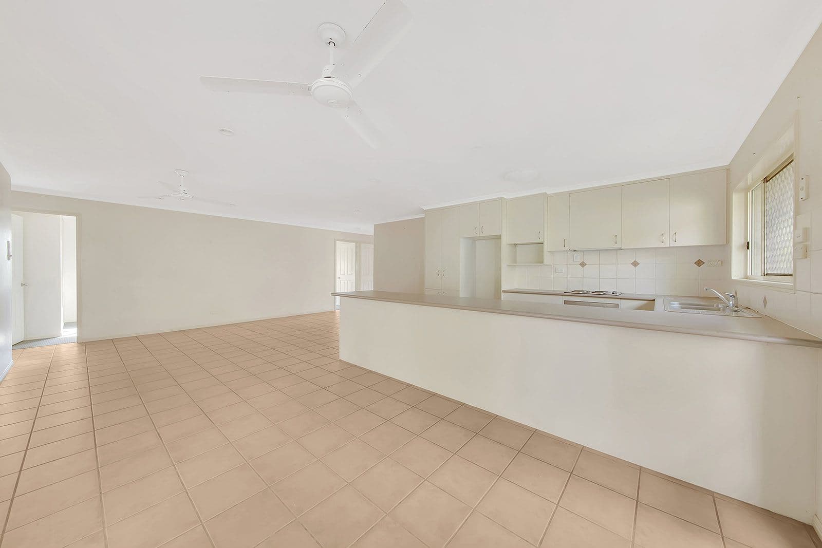 4 Maraboon Court, Clinton QLD 4680, Clinton - Thumbnail 3