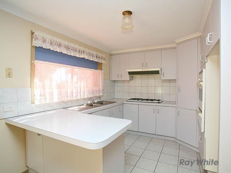 27 Telford Drive, BERWICK VIC 3806, Berwick - Thumbnail 2