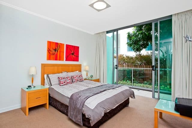 2002 'Freshwater Point' 33 TE Peters Drive, BROADBEACH WATERS QLD 4218, Broadbeach Waters - Thumbnail 2