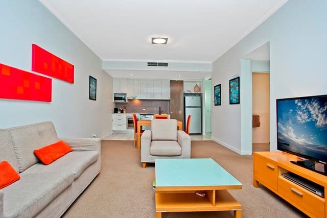 2002 'Freshwater Point' 33 TE Peters Drive, BROADBEACH WATERS QLD 4218, Broadbeach Waters - Thumbnail 4