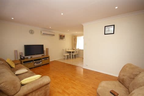 19 Nelligan Avenue, GIRRAWHEEN WA 6064, Girrawheen - Thumbnail 3