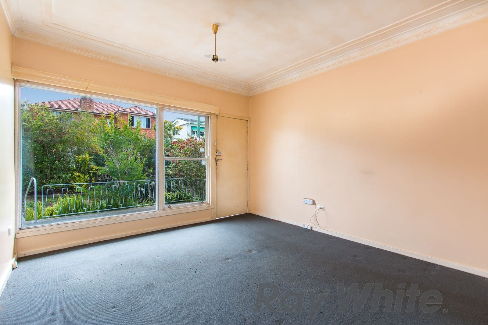 8 Dickinson Street, Charlestown - Thumbnail 3