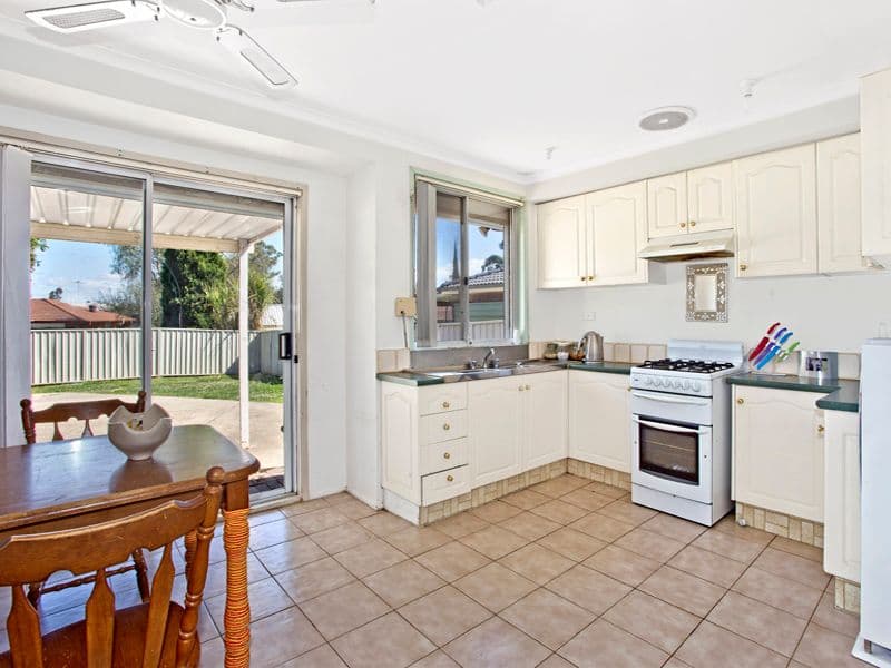 98 McFarlane Drive, MINCHINBURY NSW 2770, Minchinbury - Thumbnail 2