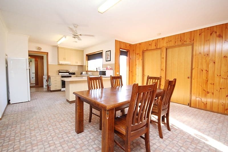 63 Wavell Street, Horsham VIC 3400, Horsham - Thumbnail 2