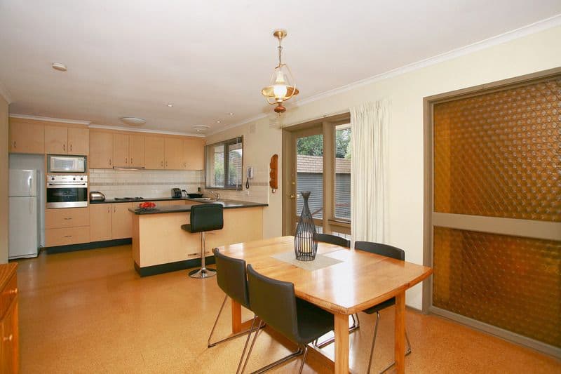 19 Ravenhill Crescent, ENDEAVOUR HILLS VIC 3802, Endeavour Hills - Thumbnail 3