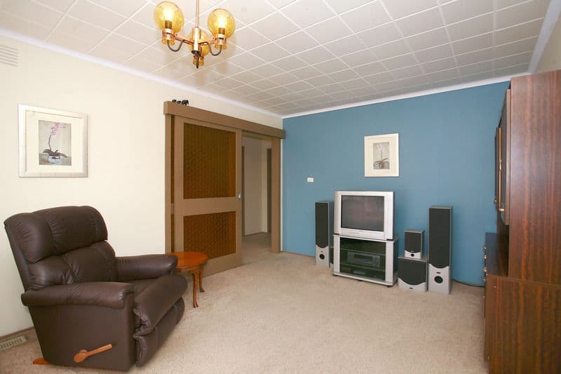 19 Ravenhill Crescent, ENDEAVOUR HILLS VIC 3802, Endeavour Hills - Thumbnail 4